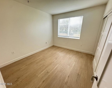 14412 Killion Street - Photo Thumbnail 10