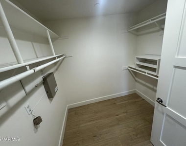 14412 Killion Street - Photo Thumbnail 7