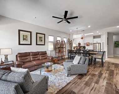 105 N Kavenish Drive - Photo Thumbnail 3