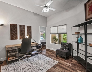 105 N Kavenish Drive - Photo Thumbnail 16