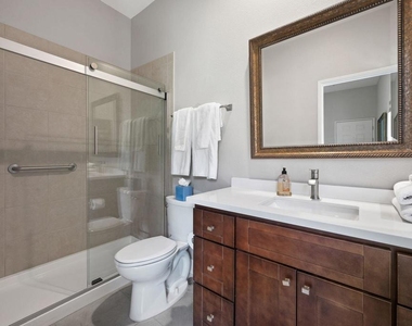 105 N Kavenish Drive - Photo Thumbnail 21