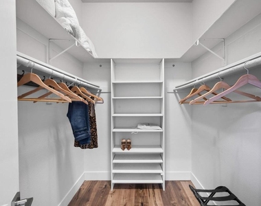 105 N Kavenish Drive - Photo Thumbnail 15