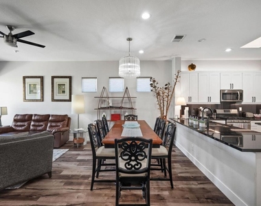 105 N Kavenish Drive - Photo Thumbnail 8