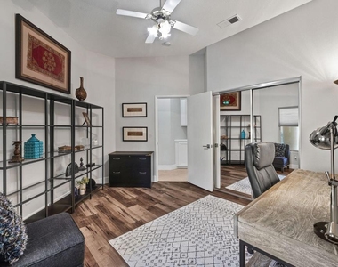 105 N Kavenish Drive - Photo Thumbnail 17