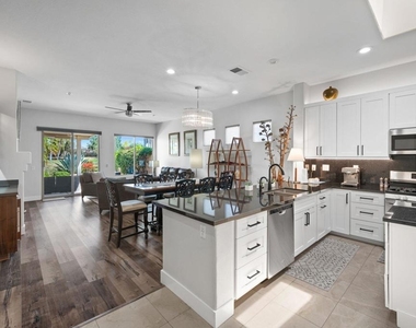 105 N Kavenish Drive - Photo Thumbnail 2