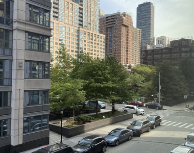 400 West 63rd Street - Photo Thumbnail 4