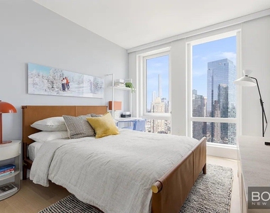 West 38th Street - Photo Thumbnail 3