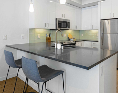 221 Minor Ave N - Photo Thumbnail 10
