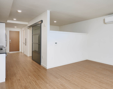221 Minor Ave N - Photo Thumbnail 11