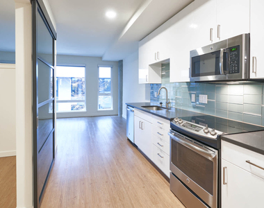 221 Minor Ave N - Photo Thumbnail 8