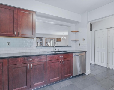 601 Chelsea Cove S - Photo Thumbnail 4