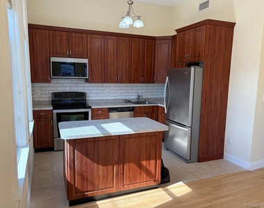 303 Main Street - Photo Thumbnail 2
