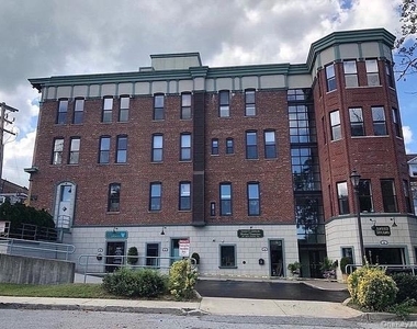 303 Main Street - Photo Thumbnail 12