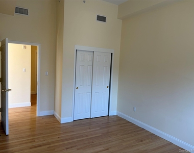 303 Main Street - Photo Thumbnail 7