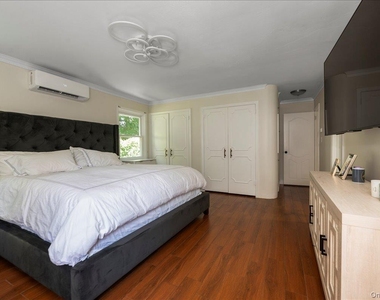 70 Longfellow Road - Photo Thumbnail 17