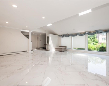 70 Longfellow Road - Photo Thumbnail 2