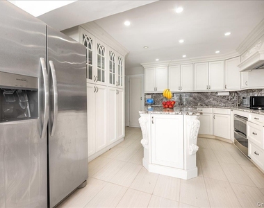 70 Longfellow Road - Photo Thumbnail 8