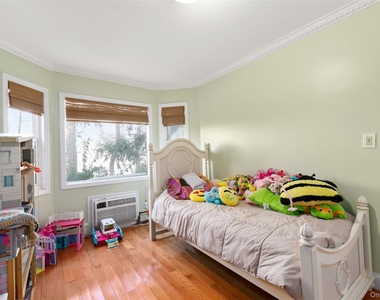 70 Longfellow Road - Photo Thumbnail 11