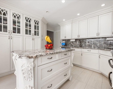70 Longfellow Road - Photo Thumbnail 6