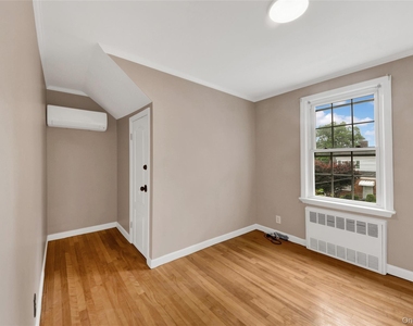 9 Virginia Street - Photo Thumbnail 5