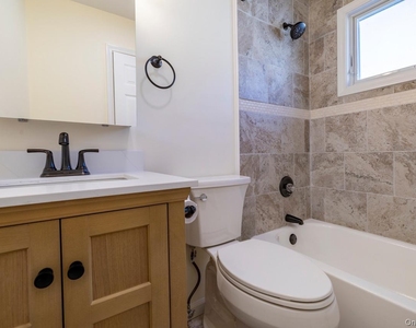 542 E Pine Street - Photo Thumbnail 18