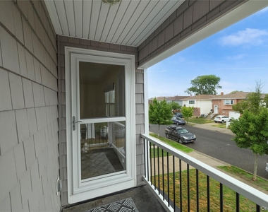 542 E Pine Street - Photo Thumbnail 3
