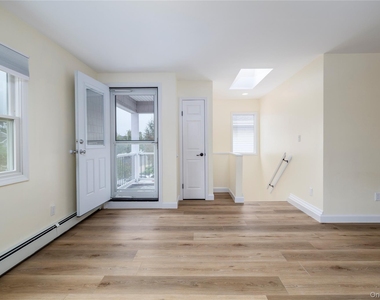 542 E Pine Street - Photo Thumbnail 8