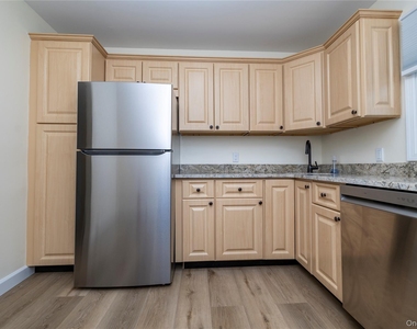 542 E Pine Street - Photo Thumbnail 10