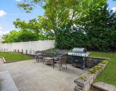 315 Maple Avenue - Photo Thumbnail 25