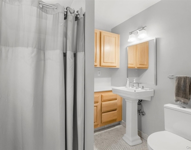 315 Maple Avenue - Photo Thumbnail 5