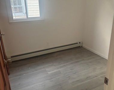 6947 Hillmeyer Avenue - Photo Thumbnail 5
