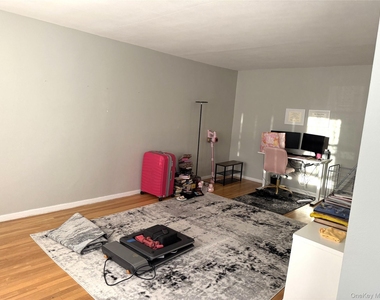 52 Yonkers Terrace - Photo Thumbnail 6
