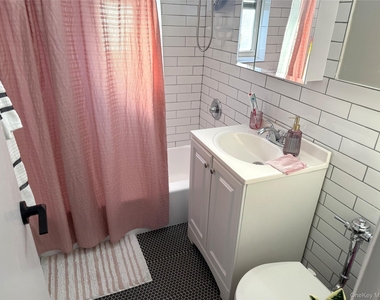 52 Yonkers Terrace - Photo Thumbnail 8