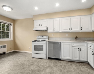 451 Main Street - Photo Thumbnail 10