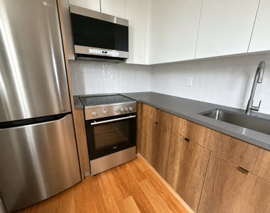 481 Evergreen Avenue - Photo Thumbnail 2
