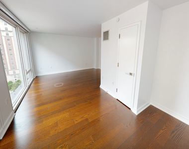 West 113th Street - Photo Thumbnail 2