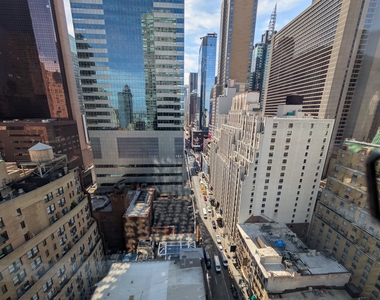West 47th Street - Photo Thumbnail 10