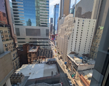 West 47th Street - Photo Thumbnail 4