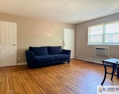 289 Main Street - Photo Thumbnail 2