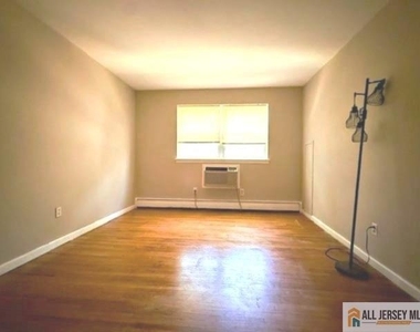 289 Main Street - Photo Thumbnail 9
