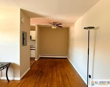 289 Main Street - Photo Thumbnail 7