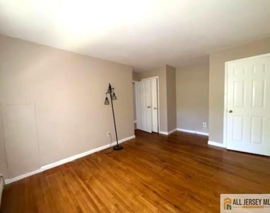 289 Main Street - Photo Thumbnail 10