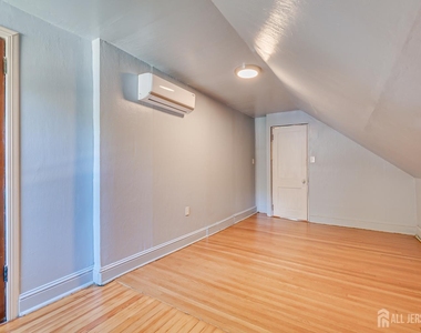 10 Jeff Street - Photo Thumbnail 22