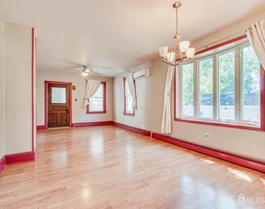 10 Jeff Street - Photo Thumbnail 8