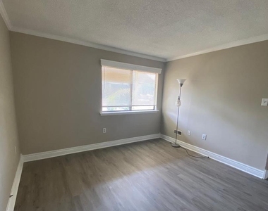 254 Hampshire Drive - Photo Thumbnail 3