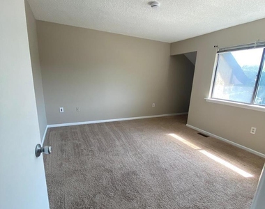 254 Hampshire Drive - Photo Thumbnail 9