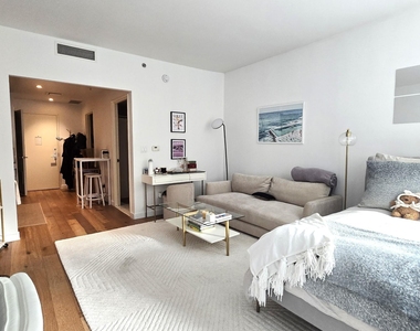 325 Lexington Avenue - Photo Thumbnail 1