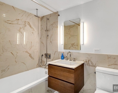 325 Lexington Avenue - Photo Thumbnail 6