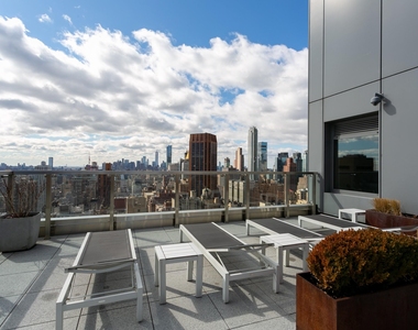 325 Lexington Avenue - Photo Thumbnail 8