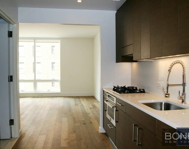 325 Lexington Avenue - Photo Thumbnail 2